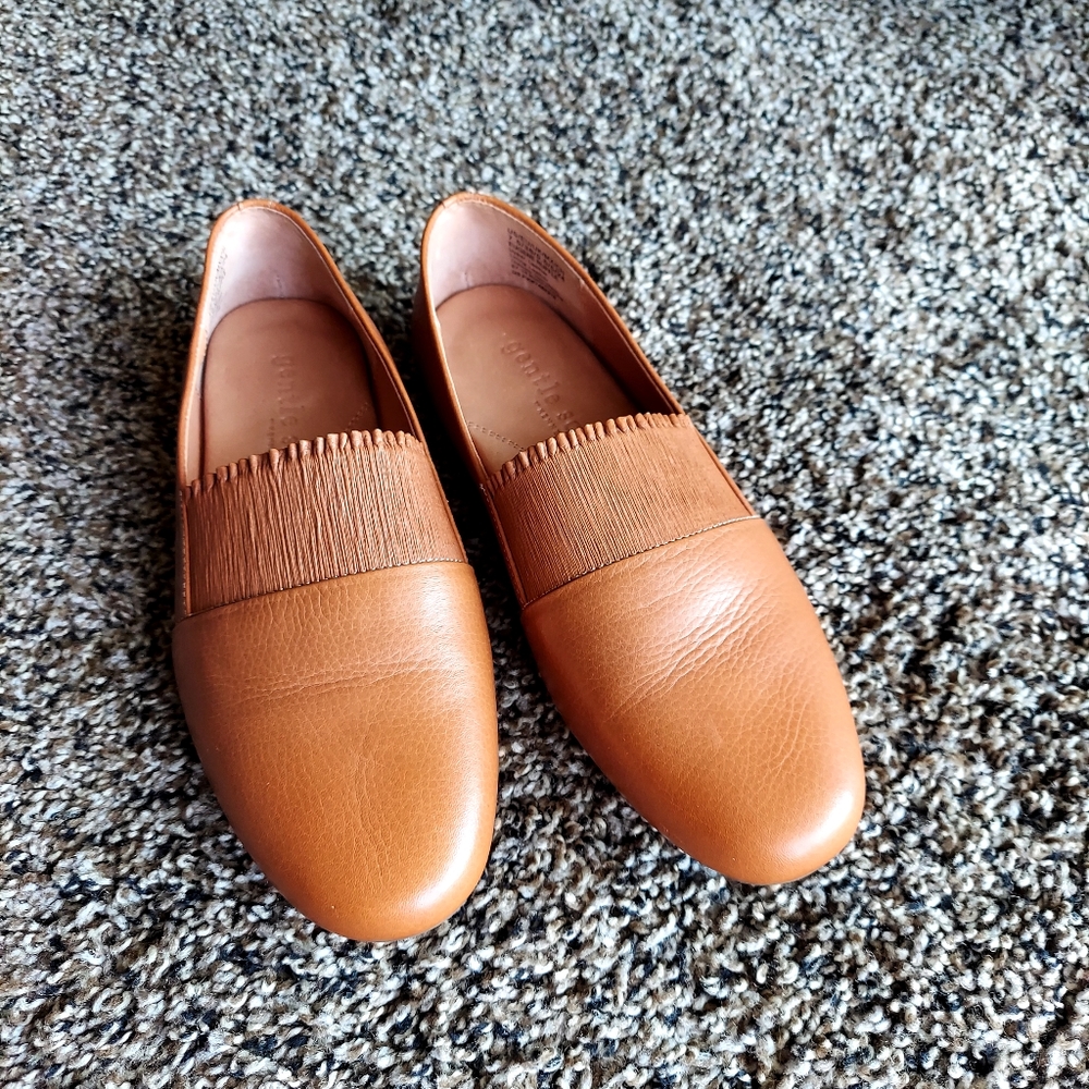 Gentle Souls by Kenneth Cole leather brown flats shoe size with ruffle 7.5 women